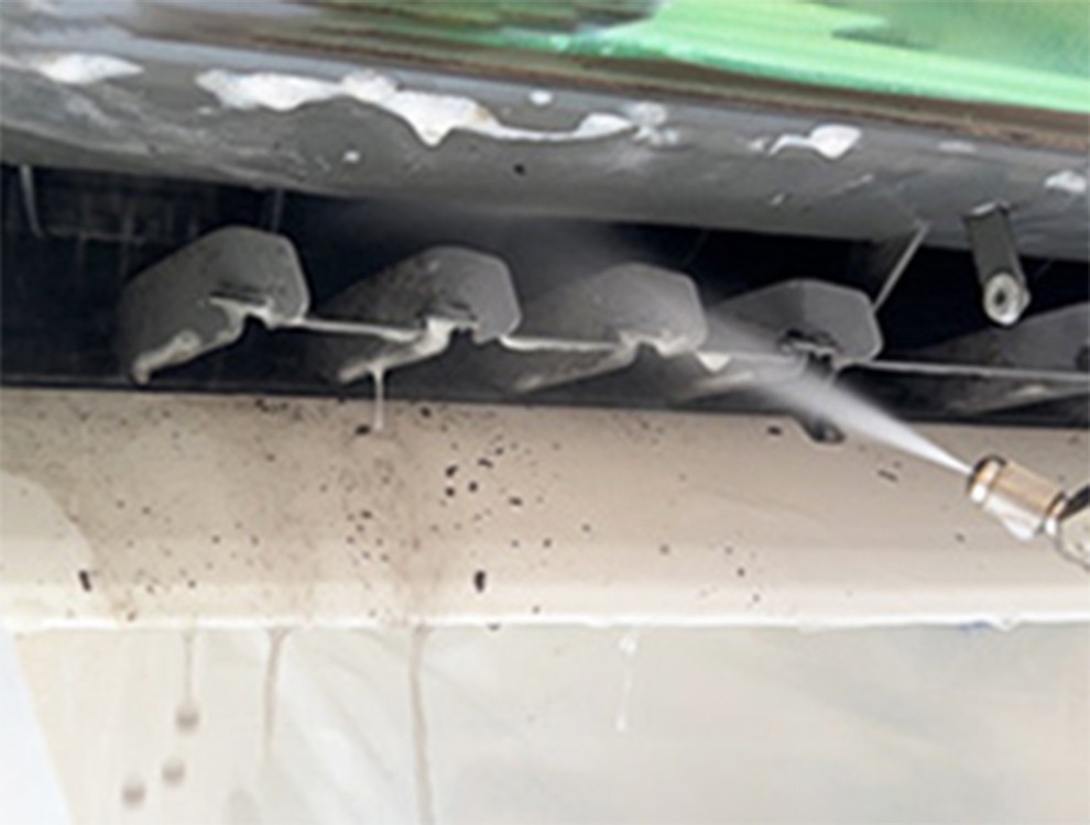 汚れたエアコンの画像